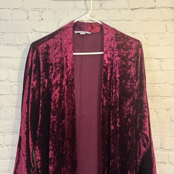FAVLUX Deep Burgundy Crushed Velvet Cardigan! Like new! - Picture 2 of 8